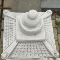 Betonilyhty puutarhaan ja pihalle säänkestävästä betonista pihavaloksi ja koristeeksi