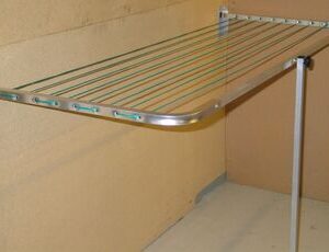 Seinalle tukijalalla