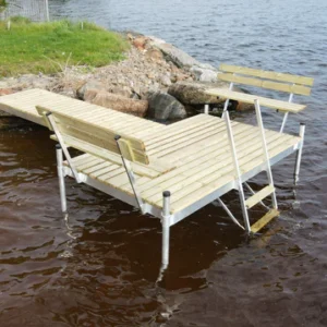 Pylväslaituri Roni T-mallinen laituri mökkirannassa