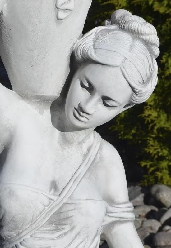 Rebekka-suihkulähde betonista puutarhaan, terassille ja näyttäväksi pihakoristeeksi.