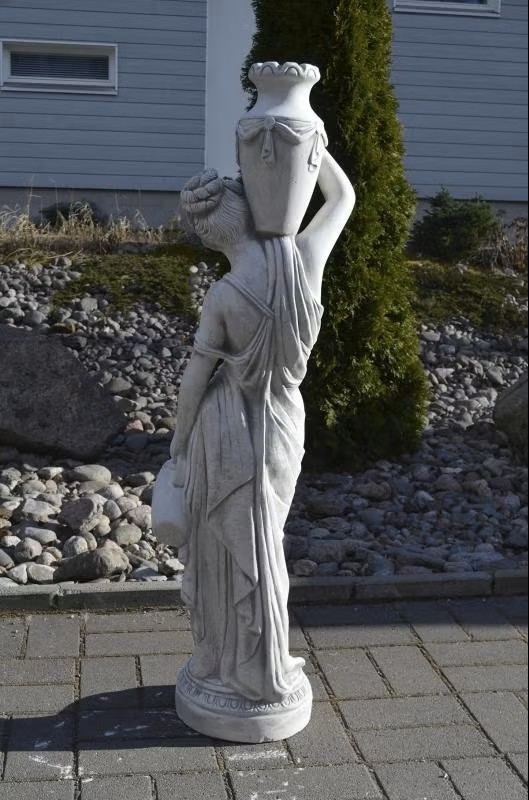 Rebekka-suihkulähde betonista puutarhaan, terassille ja näyttäväksi pihakoristeeksi.